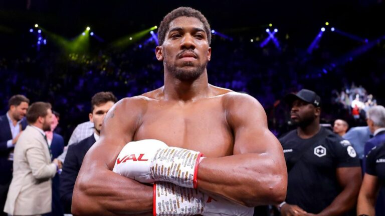 Anthony Joshua attacca Tyson Fury