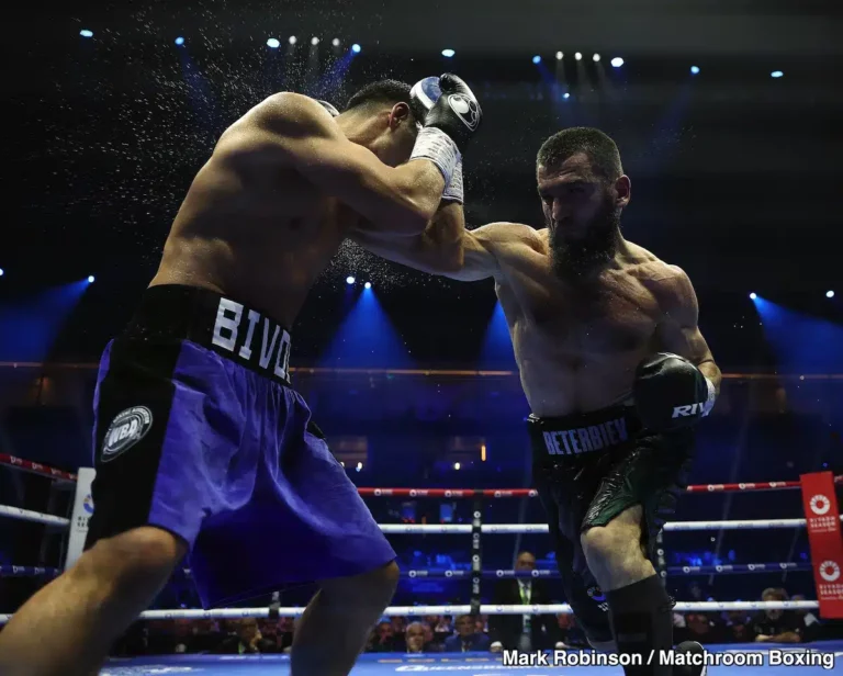 Beterbiev batte Bivol ai punti